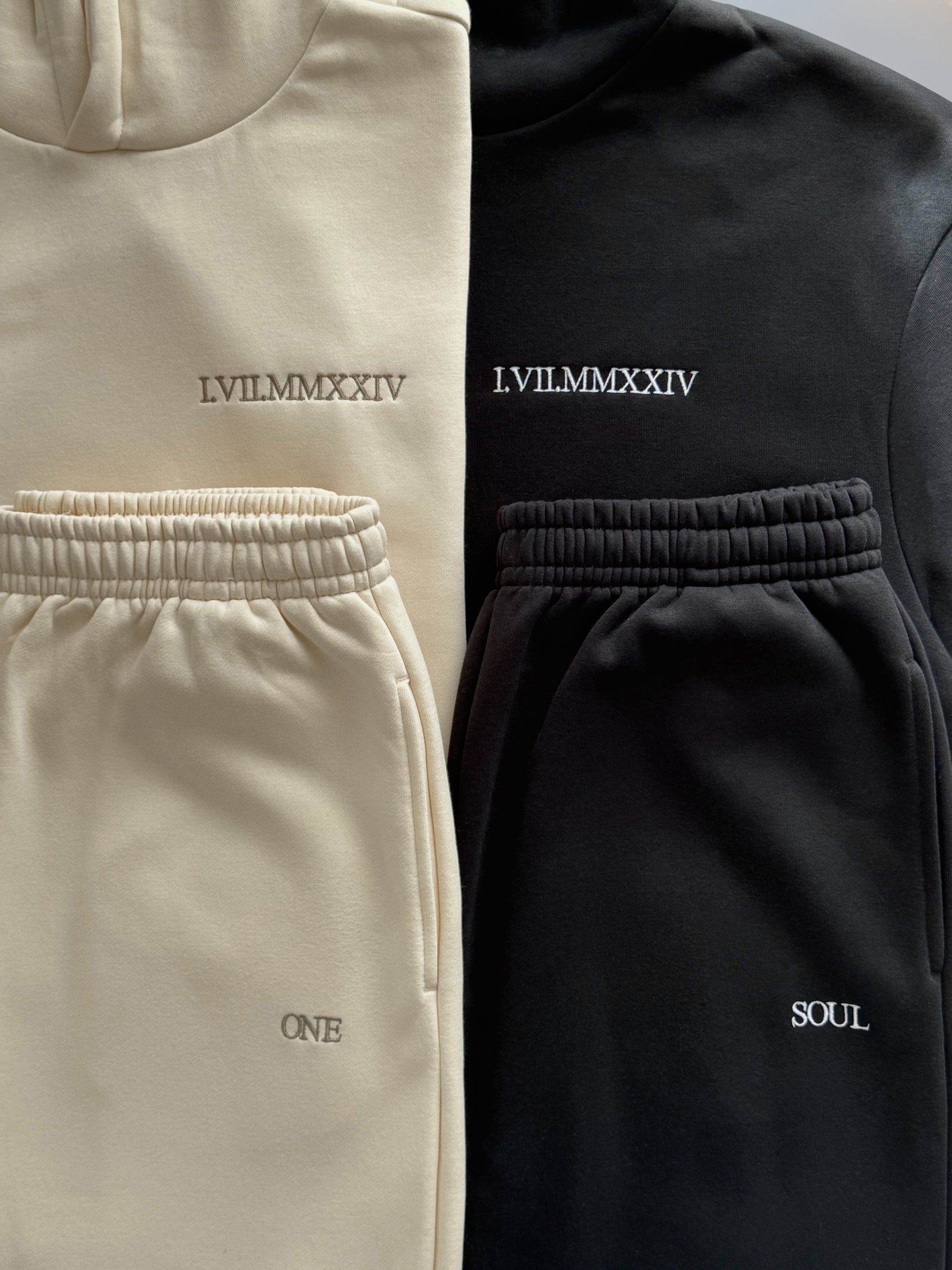 Oversized Partner Jogginganzug mit römischen Ziffern bestickt, flauschiger Stoff, DaUnique