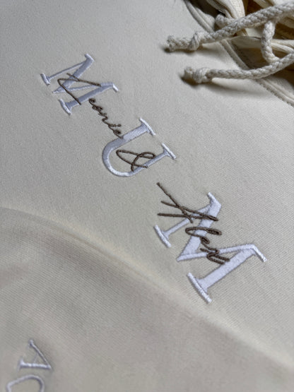 MUM Pullover mit Namen – Personalisiert & Bestickt