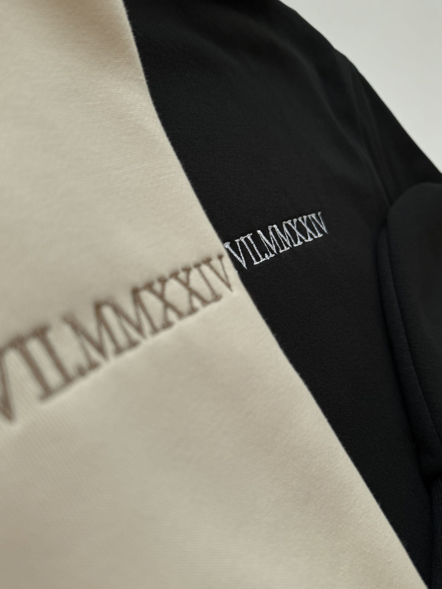 Pullover mit römischen Ziffern – Personalisiert & Bestickt