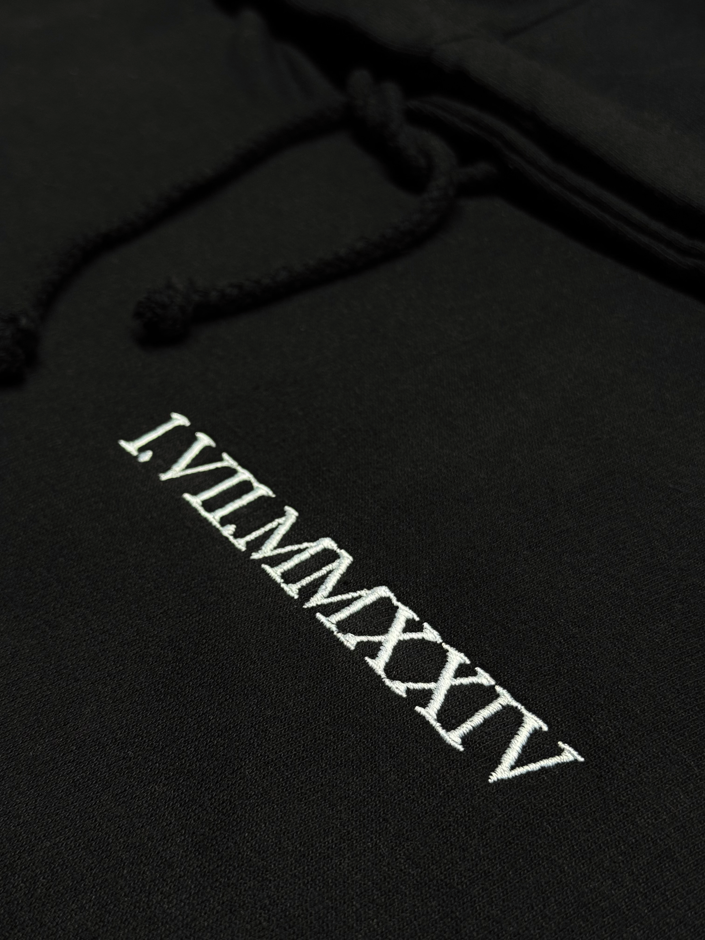 Pullover mit römischen Ziffern – Personalisiert & Bestickt